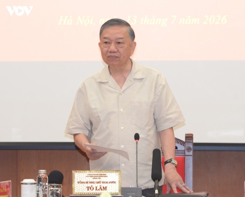 Party General Secretary and State President To Lam speaks at the meeting