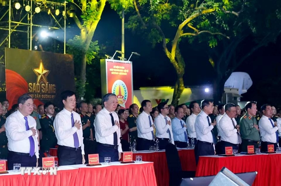 Party General Secretary and State President To Lam, Prime Minister Le Minh Hung, and other Party and State leaders attend the special television programme in Hanoi. (Photo: VNA)