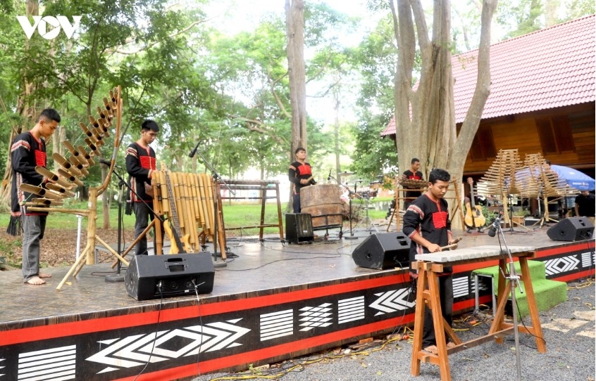 Traditional musical instruments and songs imbued with Central Highlands melodies performed at the event.