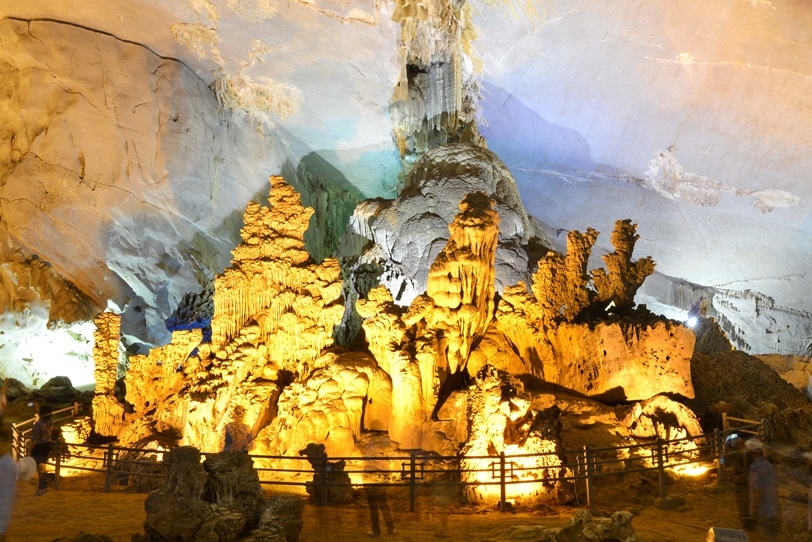 Phong Nha Cave at the national park is known for its remarkable natural features, including one of the world's longest underground rivers, a vast cave entrance, spectacular stalactites and expansive sandbanks and rock formations. These distinctive characteristics have earned it international recognition.
