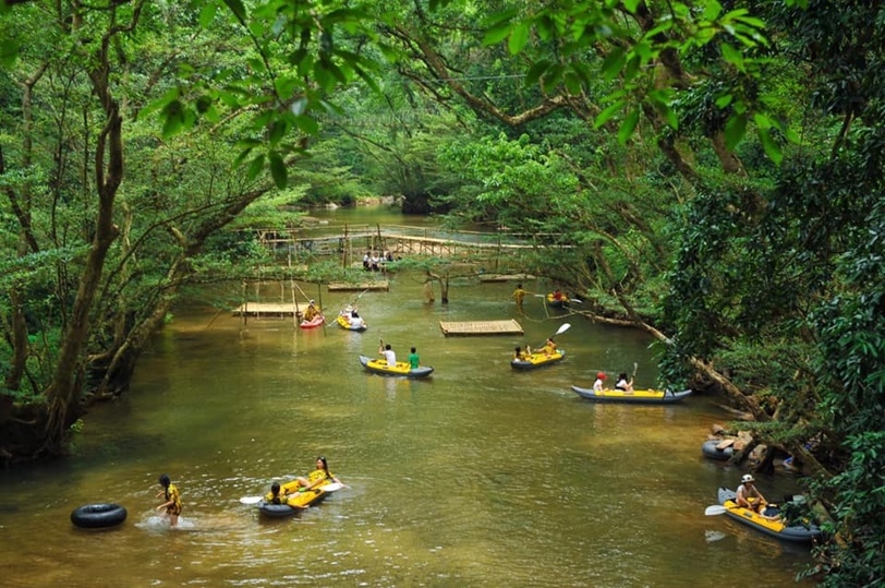 Phong Nha-Ke Bang offers a variety of ecotourism activities, including boat trips through the cave system, hiking trails and opportunities to explore forests and streams, allowing visitors to experience the park's diverse natural environment. (Photo of Phong Nha-Ke Bang National Park)