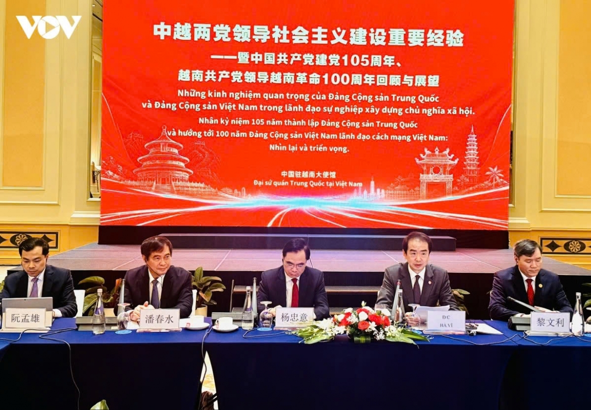 Delegates attend a seminar in Hanoi on July 8 on the leadership experience of the the Communist Party of China and the Communist Party of Vietnam in advancing socialist development