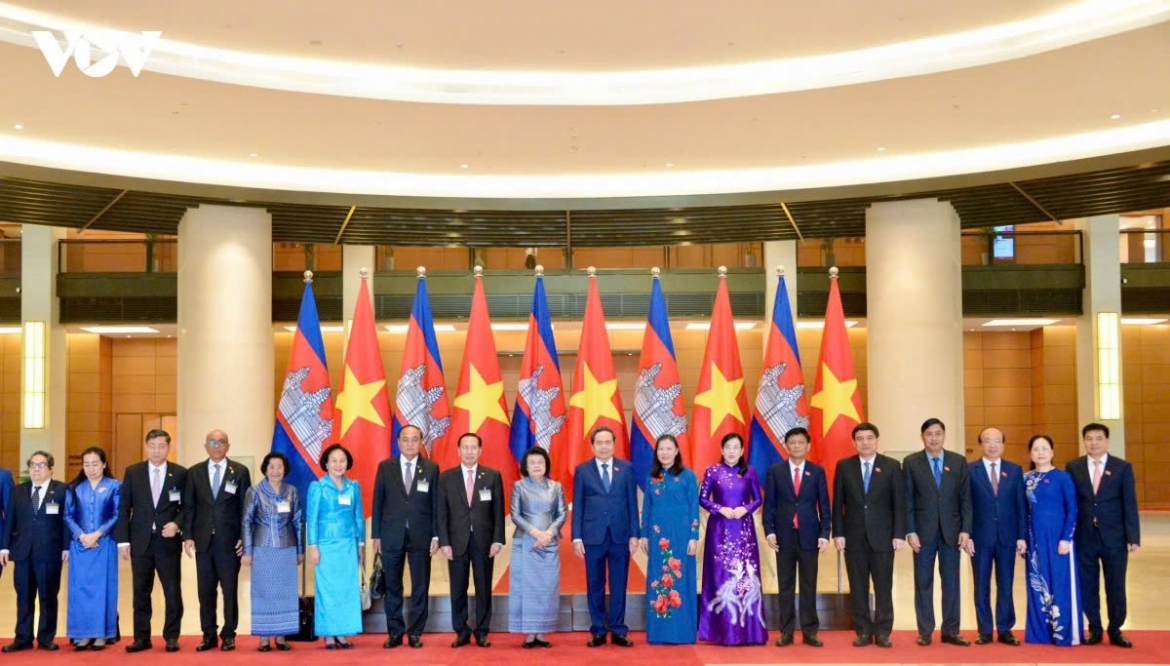 Vietnamese National Assembly Chairman Tran Thanh Man and his visiting Cambodian counterpart Khuon Sudary pose for a group photo along with other senior officials of the two legislative bodies after talks in Hanoi on July 28