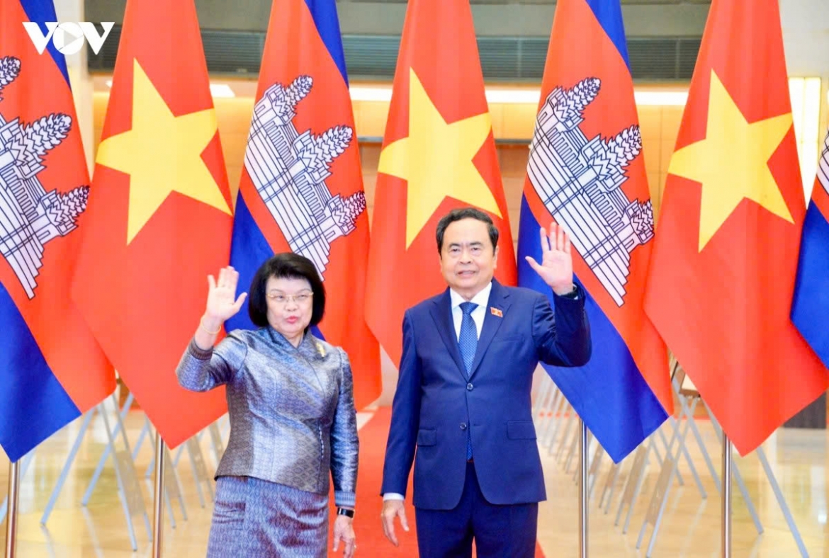 Vietnamese National Assembly Chairman Tran Thanh Man (R) and Cambodian National Assembly President Khuon Sudary pose for a photo ahead of their talks in Hanoi on July 28