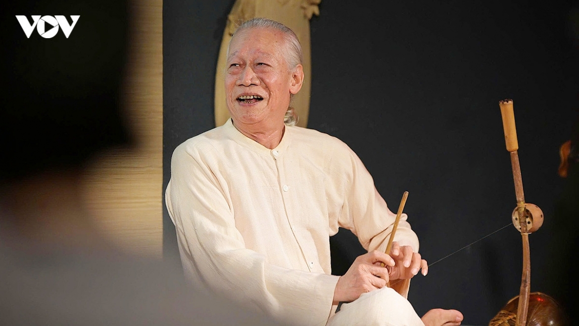 People's artist Xuan Hoach, recognised by the World Masters organisation as a world-class artisan, remains steadfastly dedicated to xẩm and ca trù.
