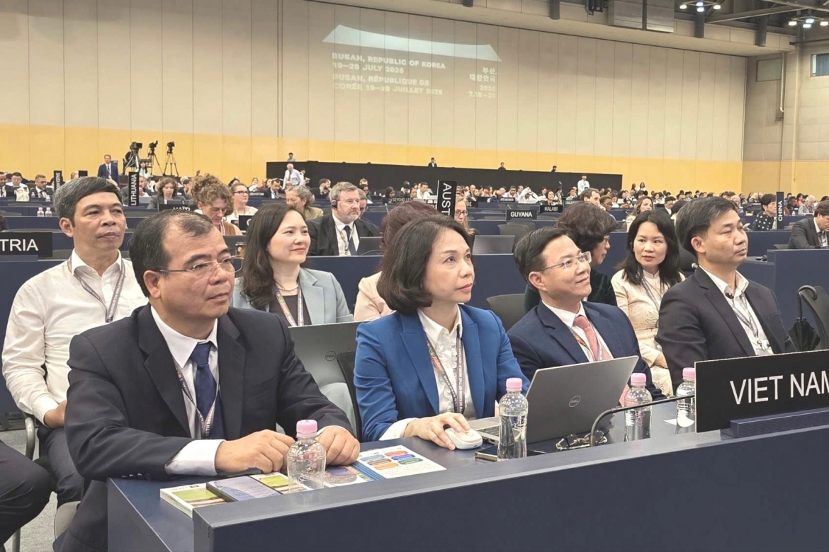 Vice Chairwoman of the Hanoi People’s Committee Vu Thu Ha and other delegates of Hanoi at the 48th session of the World Heritage Committee in Busan. (Photo: Thu Huyen/hanoimoi.vn)