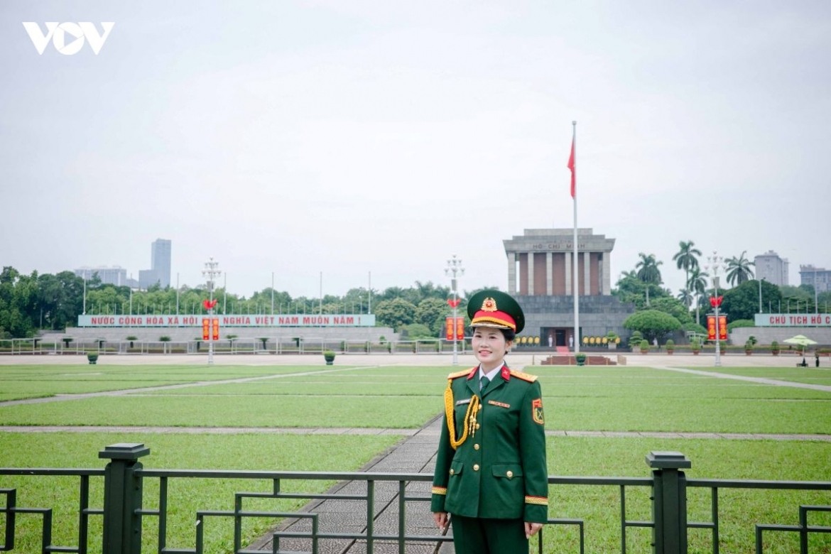 Everyone comes to Ba Dinh with a different story, but each hopes to take home a lasting memory of the August days.