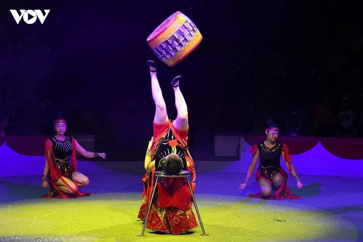 With meticulous investment and a rich blend of circus and other stage arts, the production creates a diverse and visually engaging performance.