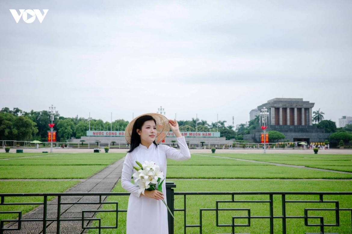 <a href="https://english.vov.vn/en/culture/vietnamese-culture-promoted-at-national-day-celebration-in-sri-lanka-post1327277.vov">Áo dài</a> (traditional long dress) stands out against the backdrop of Ba Dinh Square, creating images that combine solemnity with the distinctive charm of Hanoi.
