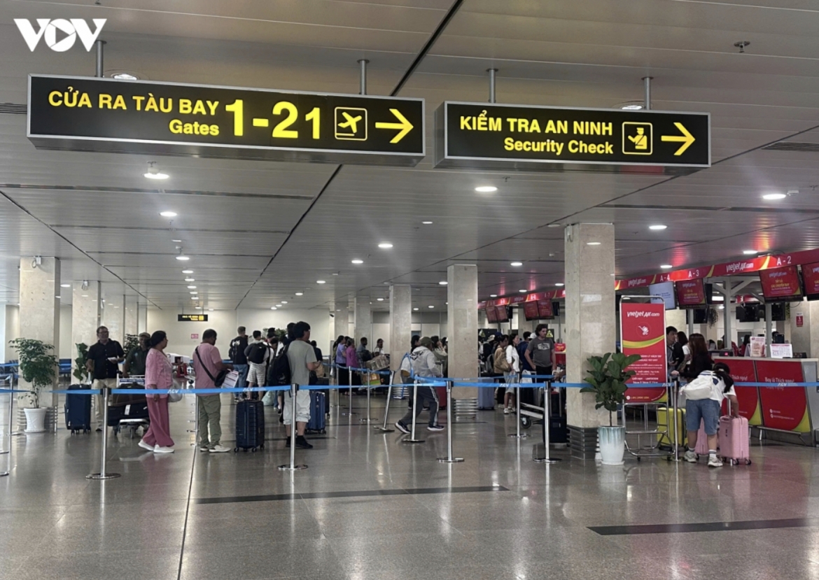 Tan Son Nhat International Airport in Ho Chi Minh City sees smooth passenger flow on August 29, avoiding the heavy congestion of previous extended holidays