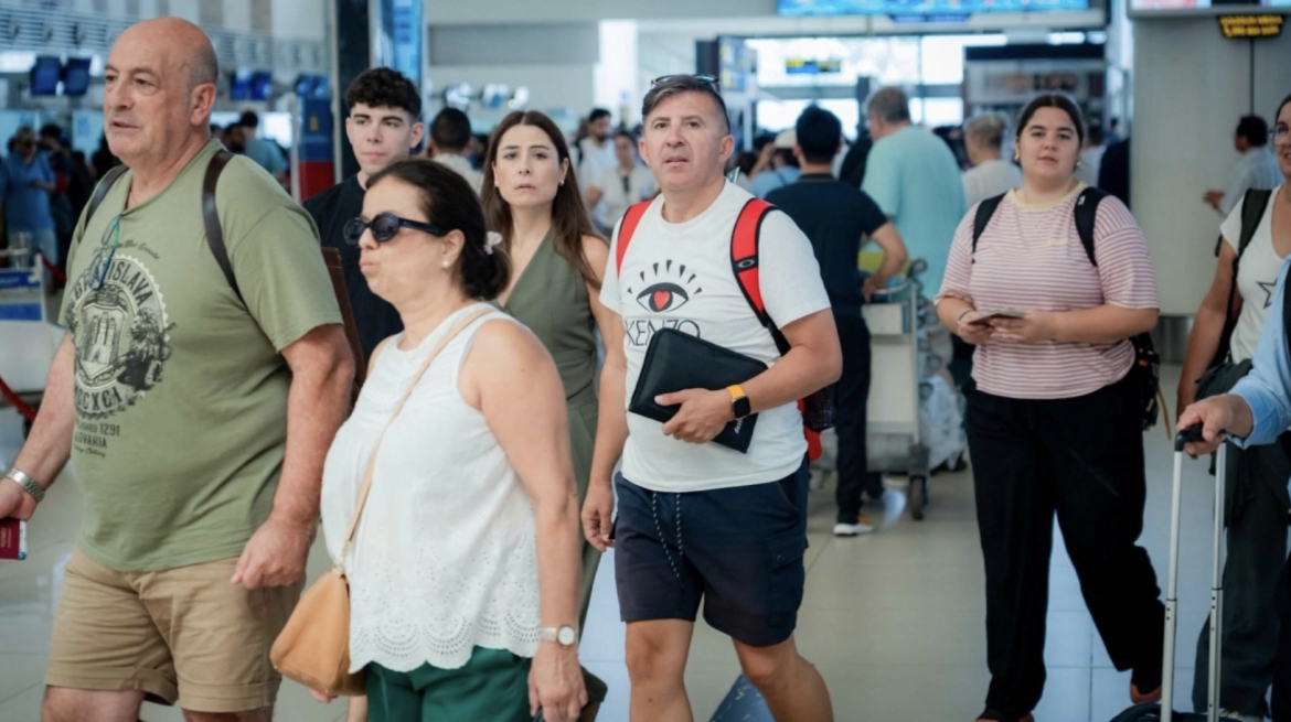 International passengers arrive at Noi Bai International Airport on the morning of August 29. The airport is scheduled to handle approximately 3,336 flights during the five-day National Day holiday from August 29 to September 2.