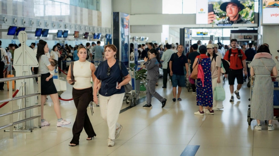 Flight volume rises 14% year-on-year, while total passenger traffic at Noi Bai Airport during the five-day break is expected to reach 531,643, a 22% jump from 2025.