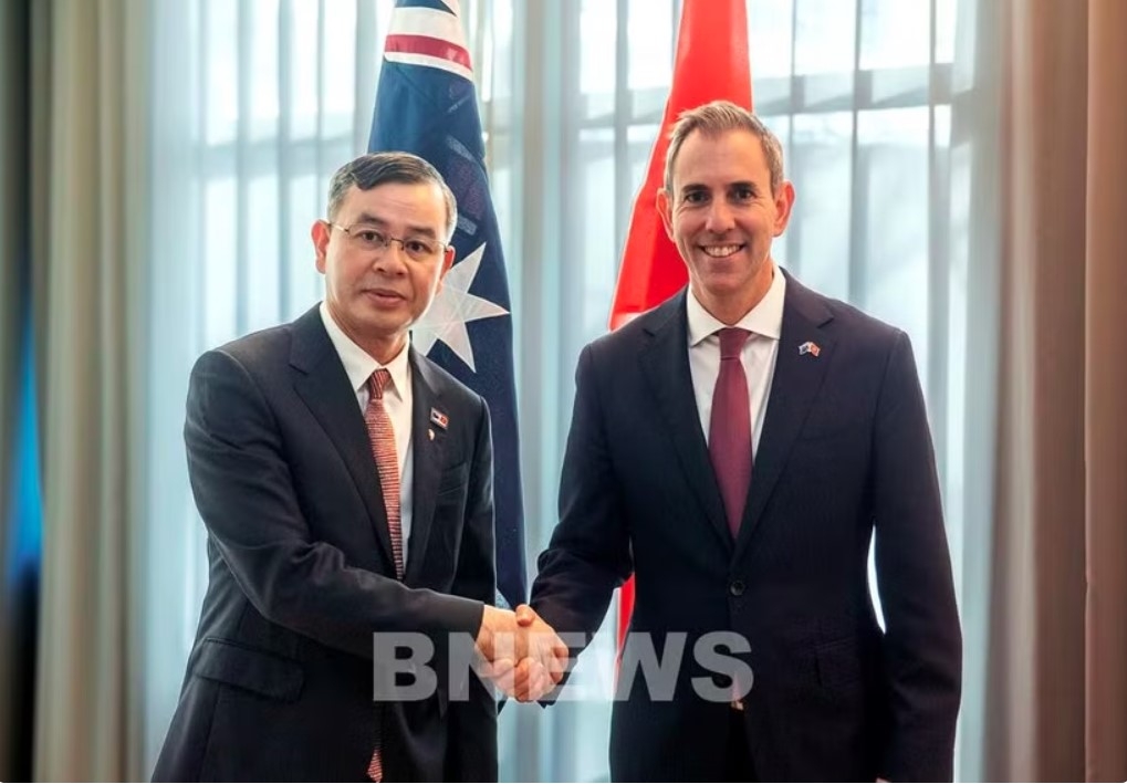 Australian Treasurer Jim Chalmers (right) and Vietnamese Minister of Finance Ngo Van Tuan at their meeting in Sydney on August 11 (Photo: Ministry of Finance)