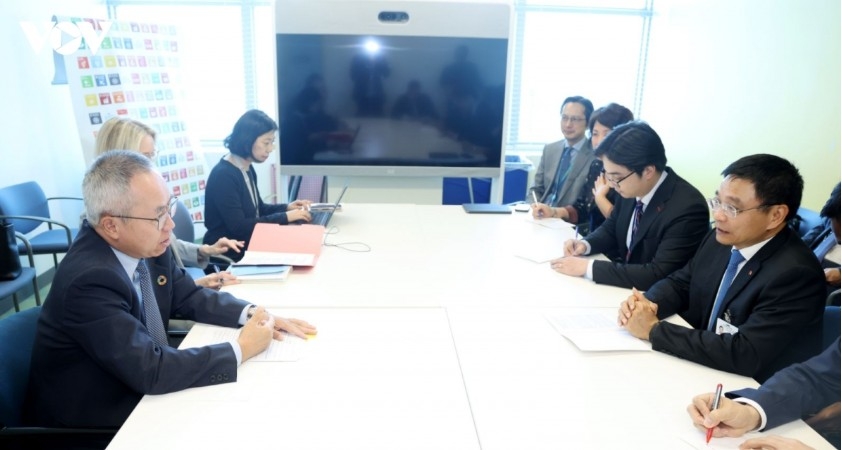 Deputy Prime Minister Nguyen Van Thang meets UN Under-Secretary-General for Economic and Social Affairs Li Junhua. (Photo: VNA)