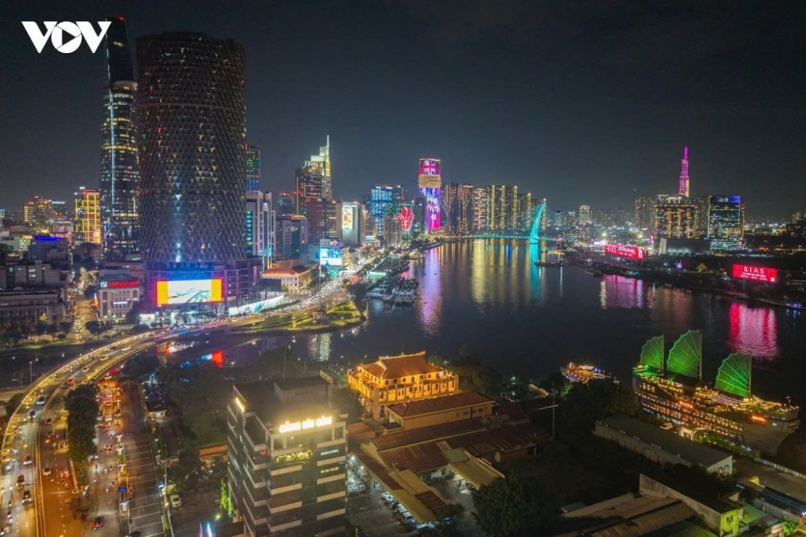 For those who enjoy a vibrant urban lifestyle, Ho Chi Minh City offers a diverse range of experiences, from exploring its rich culture and history to savouring its renowned cuisine. Visitors can also experience the city's vibrant nightlife, which adds another dimension to the bustling metropolis.