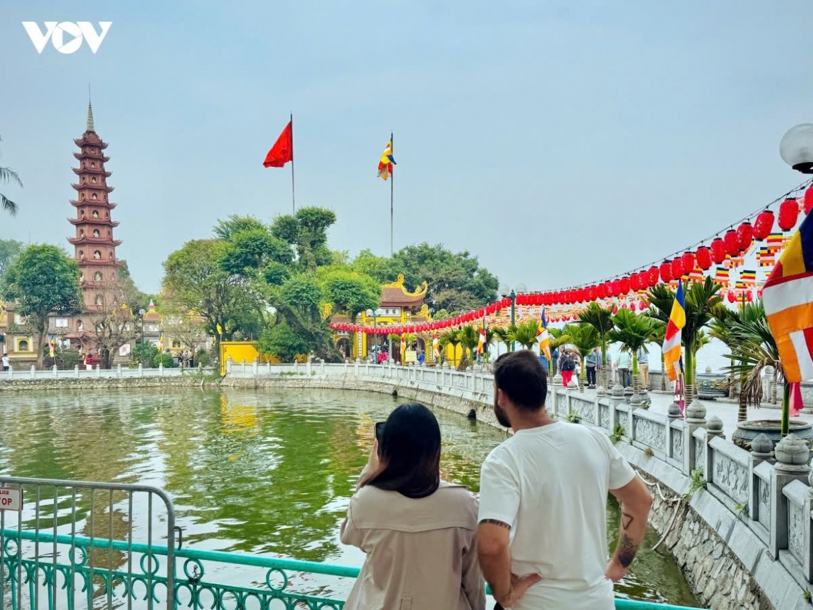 The capital city of Hanoi in the north captivates visitors with its rich heritage, vibrant street life and distinctive charm. Exploring the bustling Old Quarter or cycling around West Lake offers travelers a fresh perspective on the capital, where centuries-old traditions blend with modern city life.