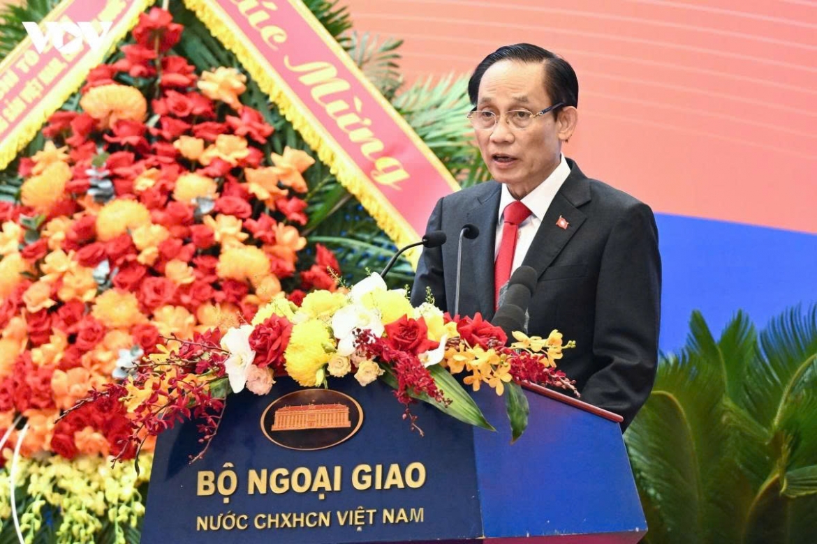 Foreign Minister Le Hoai Trung delivers opening remarks at the event.