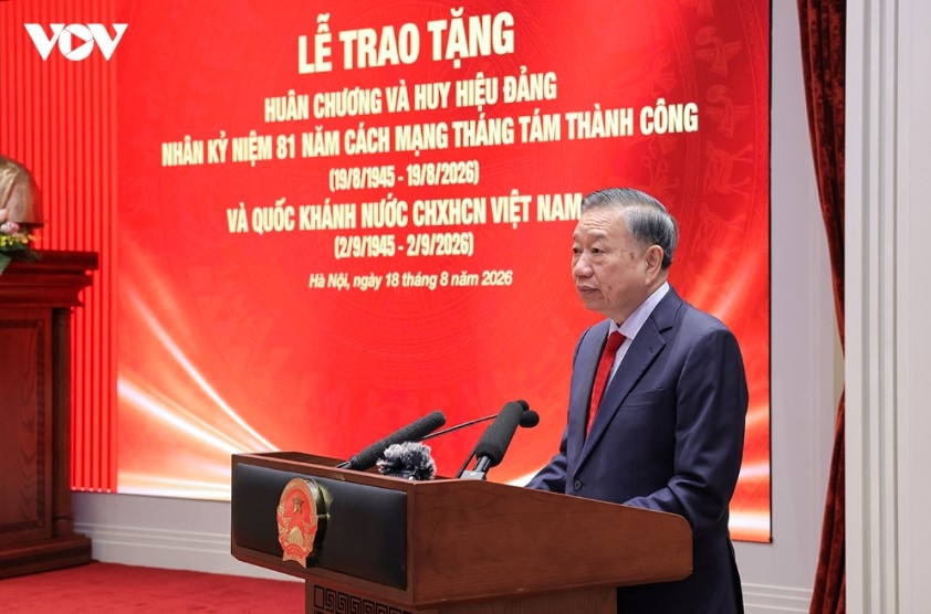 Party General Secretary and President To Lam speaks at the event