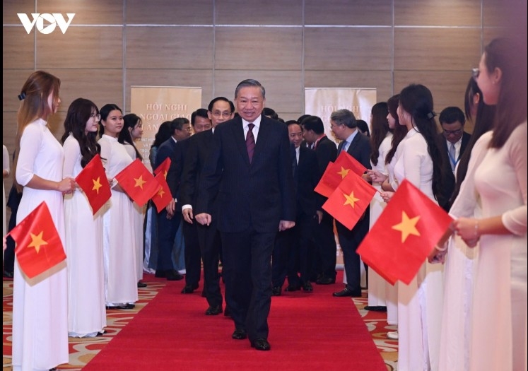 Party General Secretary and State President To Lam attends 33rd diplomatic conference in Hanoi