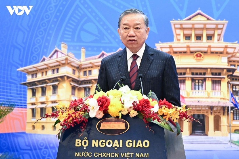  Party General Secretary and State President To Lam delivers a keynote address at the conference.