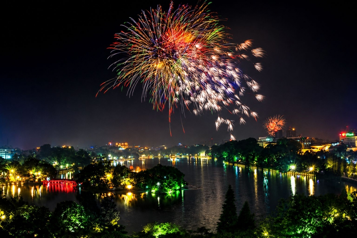 Hanoi will stage a 15-minute National Day fireworks display at five locations on September 2, alongside <a href="https://english.vov.vn/en/politics/domestic/special-programme-revisits-national-assemblys-80-year-journey-with-the-nation-post1325918.vov">cultural and artistic events</a> for holiday visitors