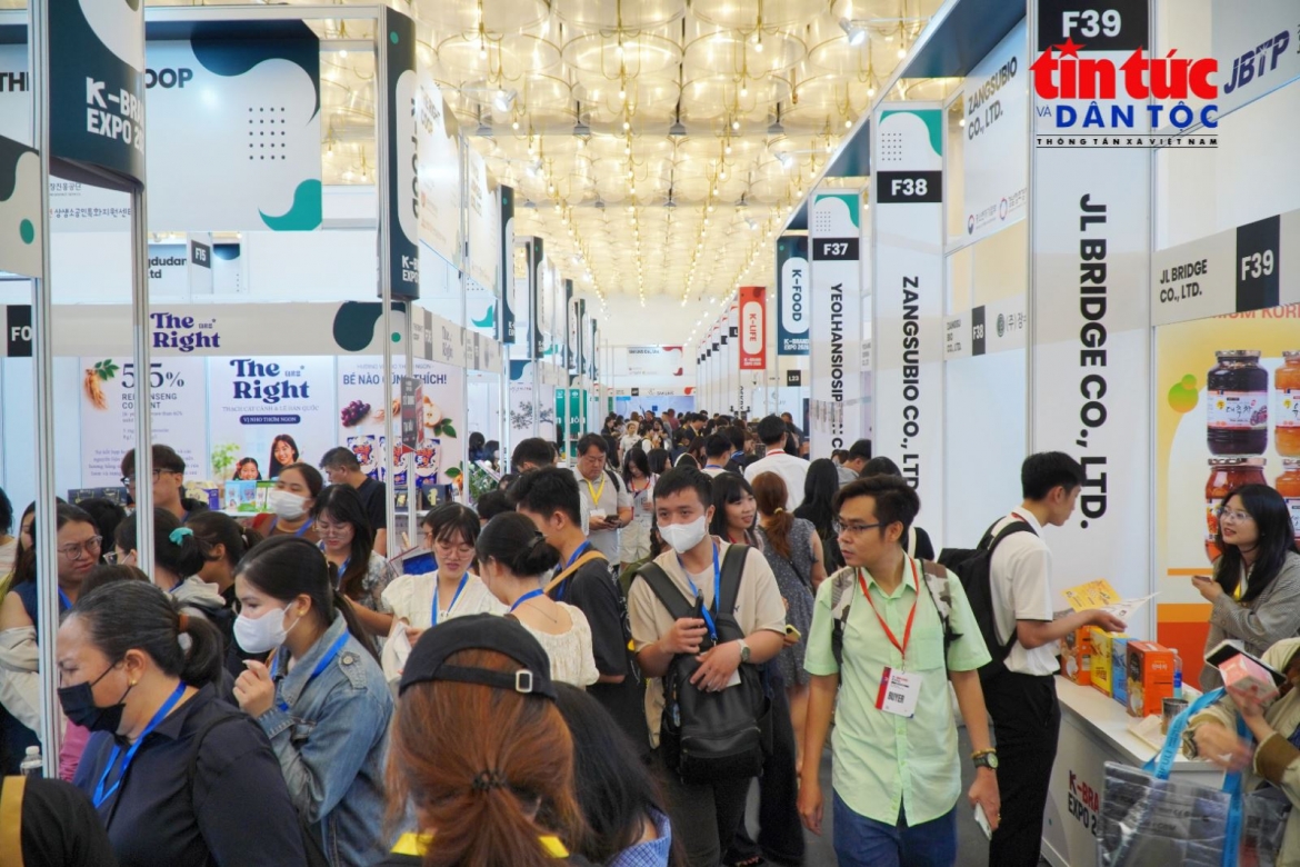 HCMC K-Brand Expo 2026 opens in Ho Chi Minh City on August 27, attracting considerable interest from visitors. (Photo: baotintuc.vn)