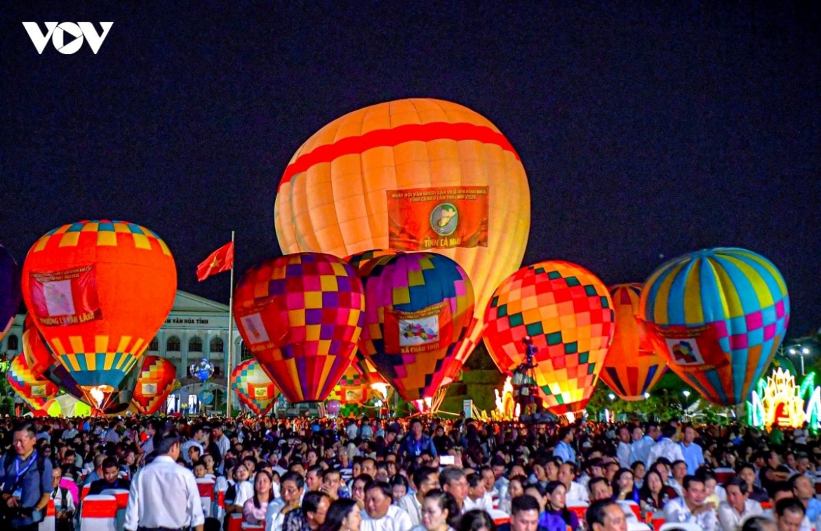 A hot air balloon festival is getting underway in Cau Mau province, southern Vietnam
