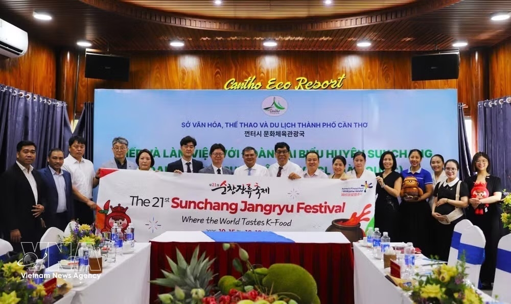Participants in the working session in Can Tho on August 7