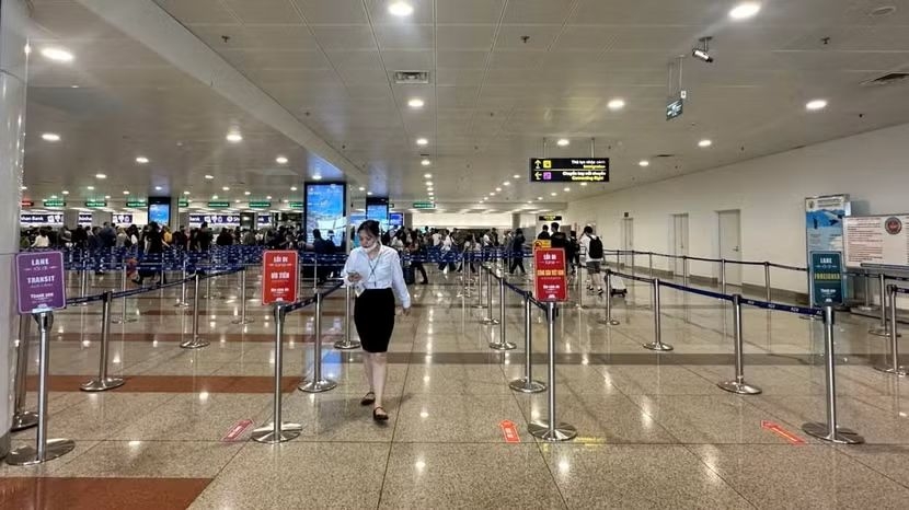 Dedicated immigration lanes for Vietnamese citizens open at Noi Bai from August 2  (Photo: anninhthudo.vn)