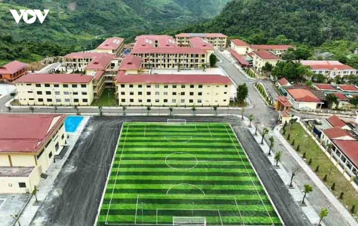 New schools provide modern learning and living facilities while opening doors to knowledge for children in border areas. In the 2026-2027 academic year, Lai Chau plans to inaugurate and open five multi-level boarding schools in border communes.