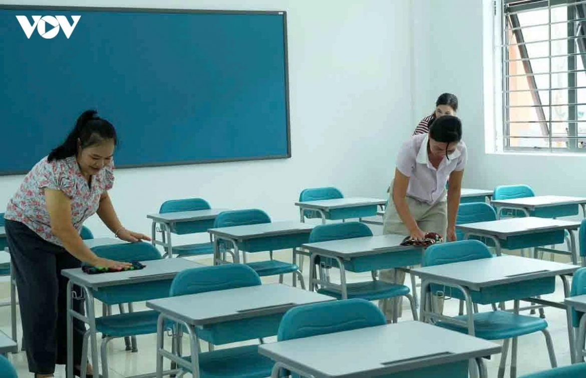 Arranged with 14 primary and 16 junior high school classrooms, Phong Tho School offers spacious, synchronized infrastructure to ensure the best educational conditions for local ethnic minority children.