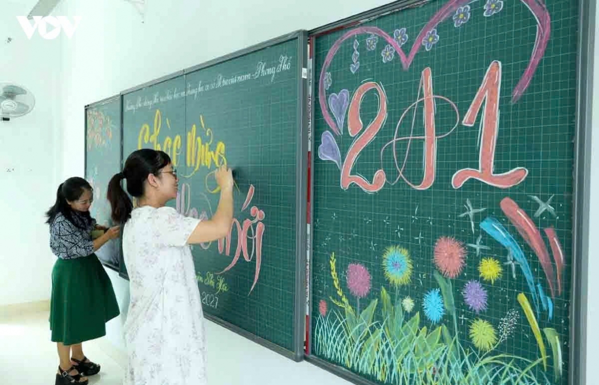 Teachers at Pa Tan School busy themselves preparing classrooms for the new school year. Staff members clean spaces, arrange desks and chairs, and decorate classrooms to welcome students.