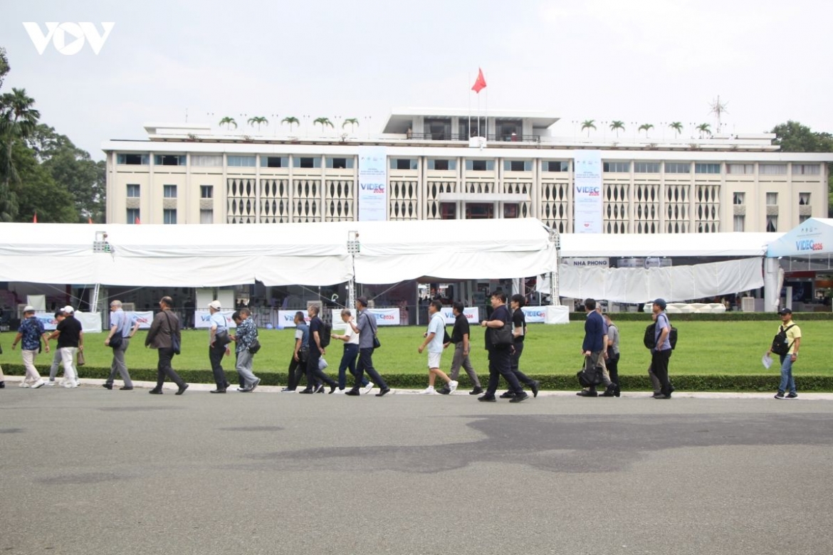 Local people and traveler visit the Independence palace in Ho Chi Minh City