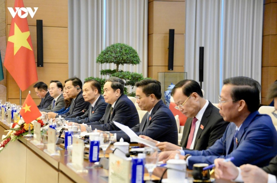 National Assembly President Tran Thanh Man (fourth from right) says Vietnam is ready to serve as a bridge for Côte d’Ivoire to strengthen links with ASEAN