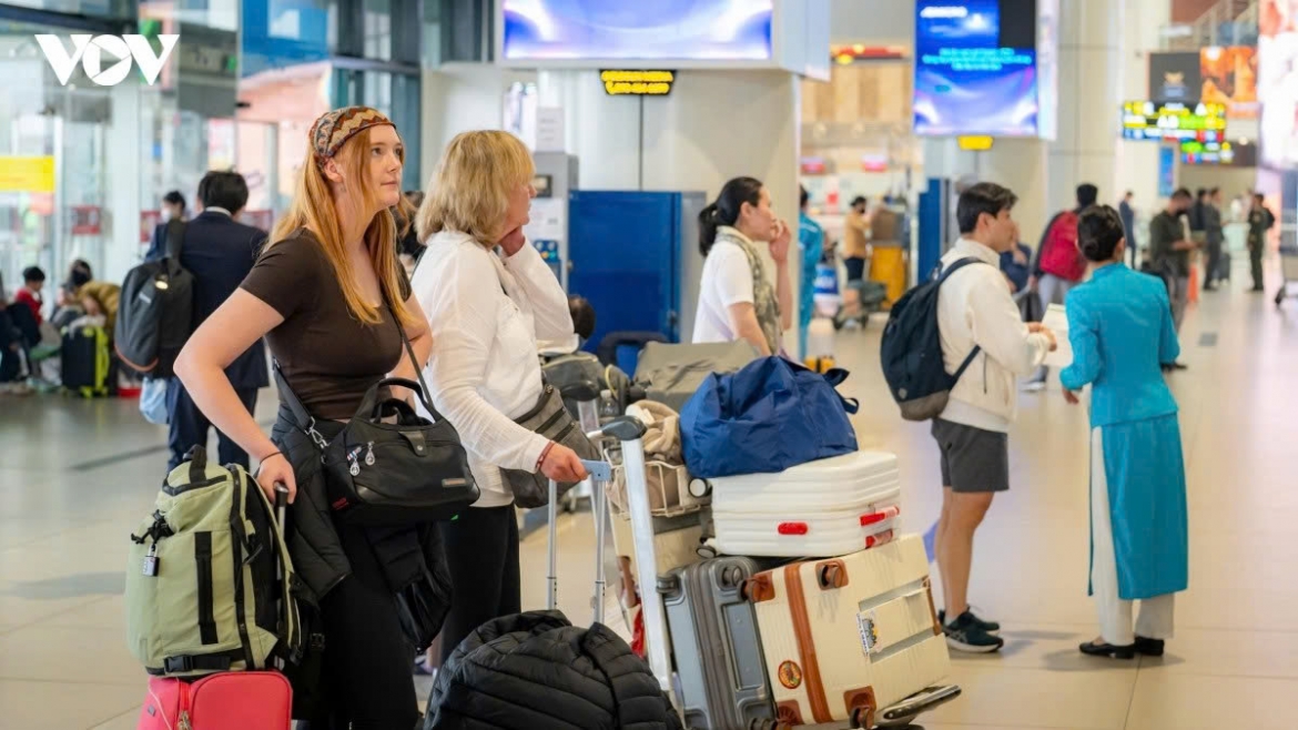 Noi Bai and Tan Son Nhat airports expect record passenger volumes during this year's National Day holiday period from August 28 to September 2