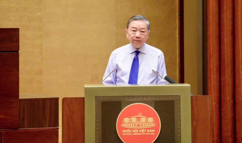 Party General Secretary and State President To Lam addresses the meeting