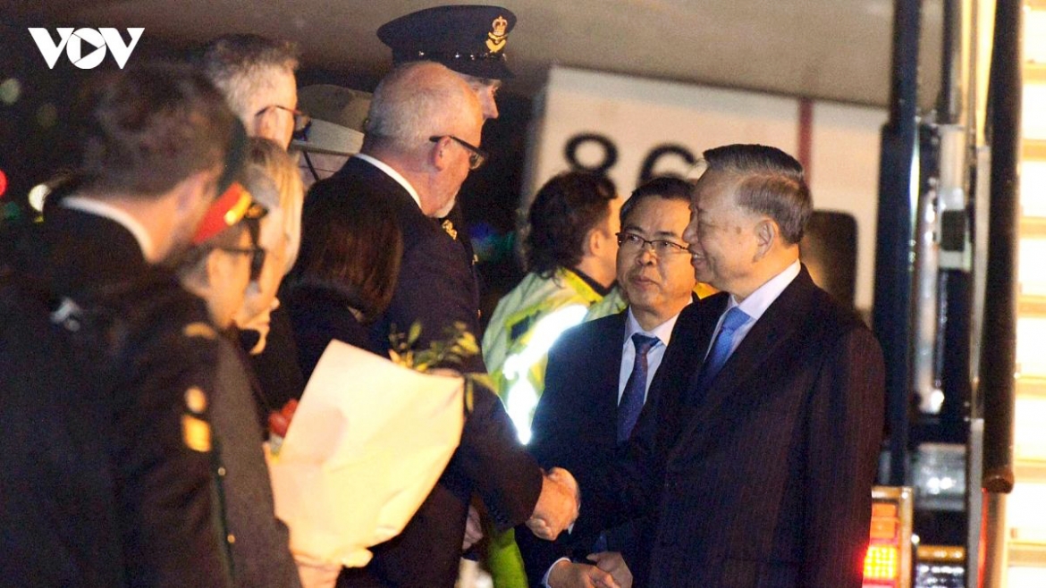 Party General Secretary and State President To Lam and his entourage receive warm welcome at Sydney Kingsford Smith Airport, New South Wales, upon their arrival for a four-day state visit, starting August 9