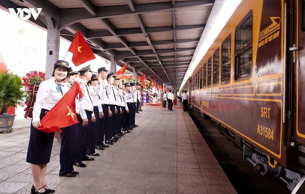 The new Phong Nha-Hue train links Hue, Quang Tri and Phong Nha on a 190km heritage route, creating a new rail tourism experience in Central Vietnam