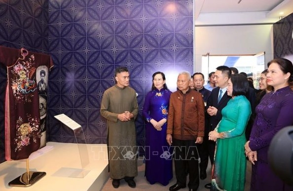 President of the National Assembly and Speaker of the House of Representatives of Thailand Sophon Zaram and delegates visit the traditional costume exhibition at the Vietnam Women's Museum.
(Photo: VNA)