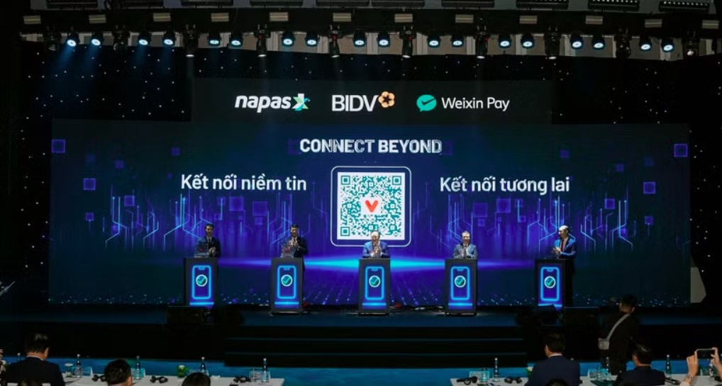 A view of the launch ceremony for the expanded Vietnam–China cross-border QR payment service. (Photo: NAPAS)