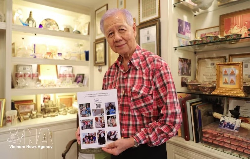 Assoc. Prof. Dr Anatchai Rattakul and photos of his father. (Photo: VNA)