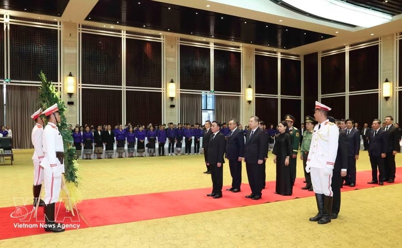 Politburo member, Standing member of the Communist Party of Vietnam Central Committee's Secretariat Tran Cam Tu leads a high-level delegation of the CPV to attend the funeral service for Politburo member of the Lao People's Revolutionary Party (LPRP) Central Committee and President of the Lao National Assembly Xaysomphone Phomvihane on August 12, 2026. (Photo: VNA)