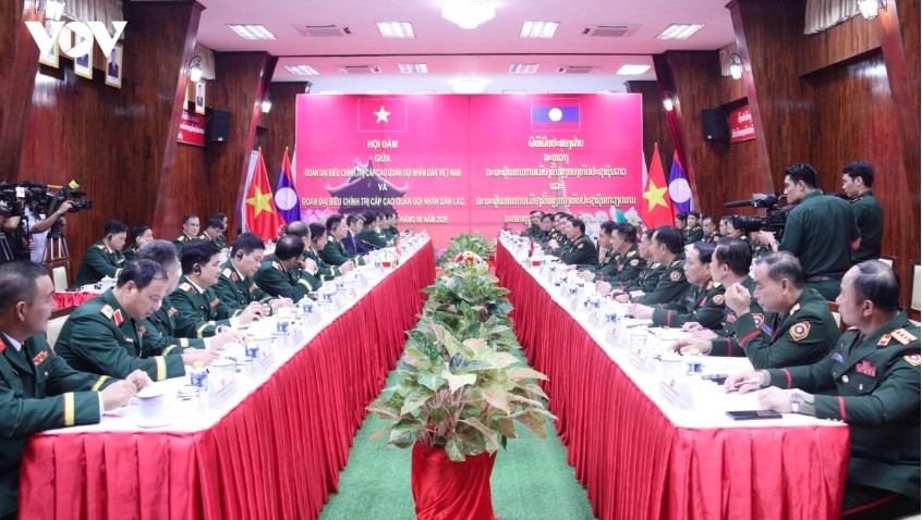 Talks between delegations of the General Department of Politics of the Vietnam People's Army and the Lao People's Armed Forces in Vientiane