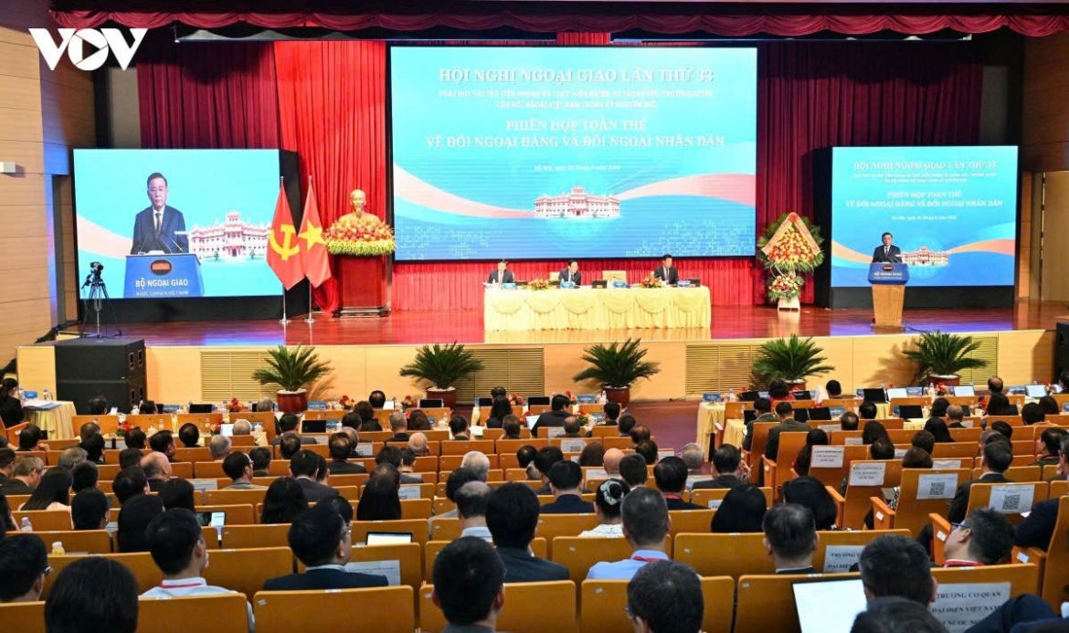 Standing member of the Party Central Committee's Secretariat Tran Cam Tu calls for stronger Party diplomacy and people-to-people diplomacy, stressing closer coordination among Vietnam's three foreign affairs pillars to advance national development and foreign policy goals
