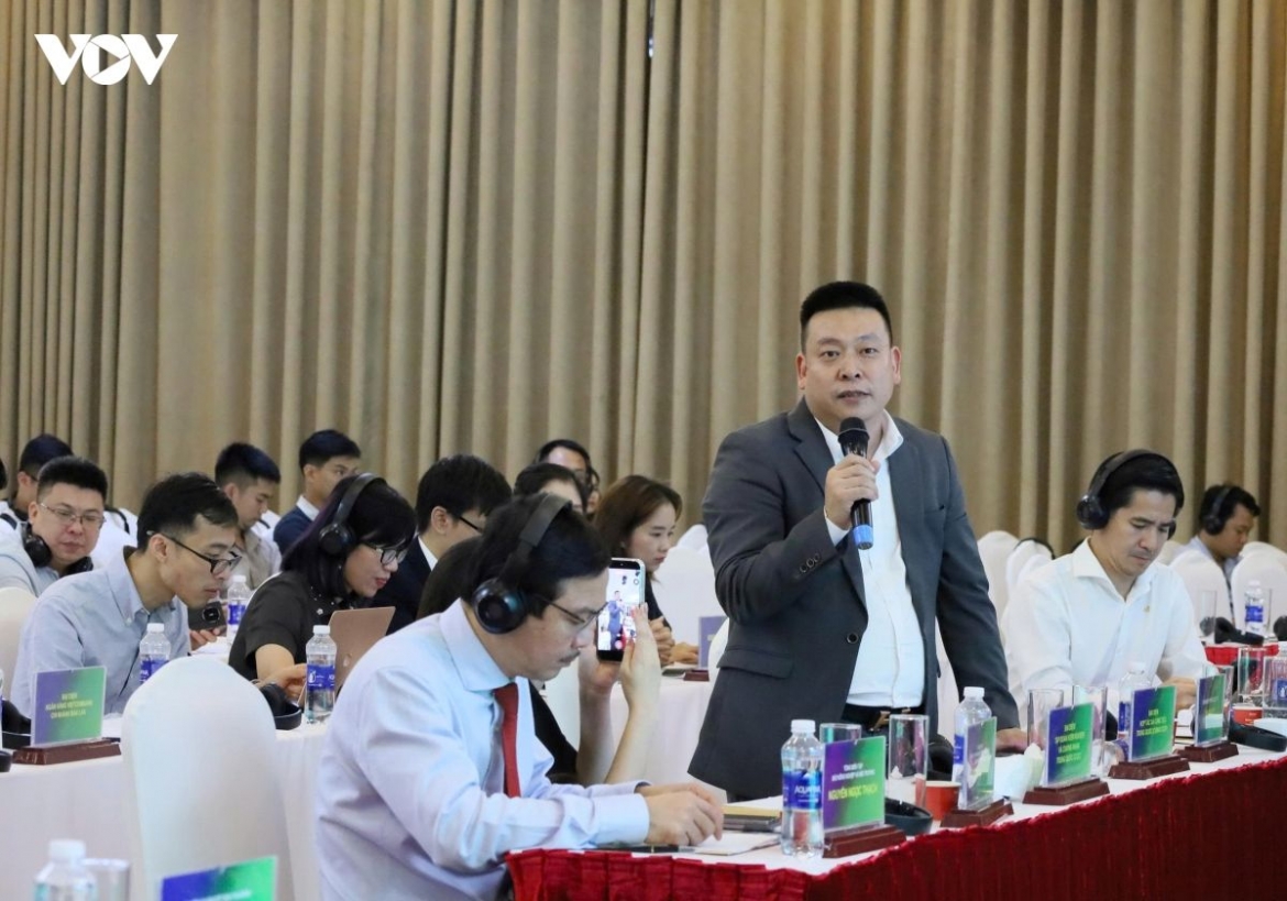 A Chinese business representative shares insights on current durian market demand.