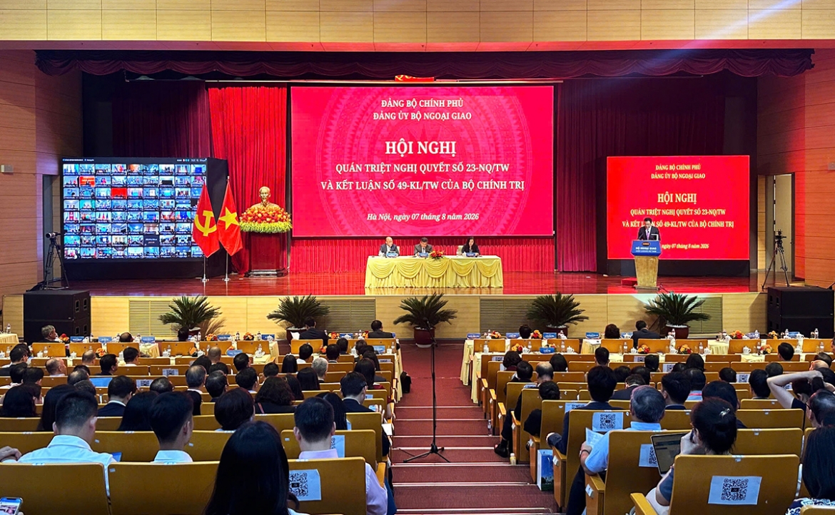 Delegates attend a conference to implement the Politburo's Resolution 23 on overseas Vietnamese affairs. (Photo: daibieunhandan.vn)