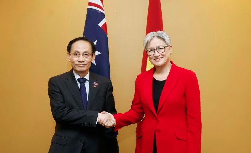 Vietnamese Minister of Foreign Affairs Le Hoai Trung and his Australian counterpart Penny Wong.
(Photo: VNA)