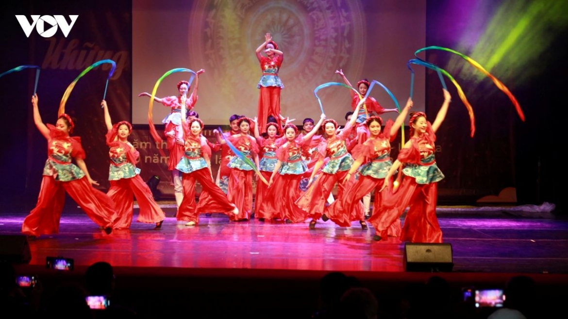 Vietnamese people in Russia take part in an art programme in Moscow