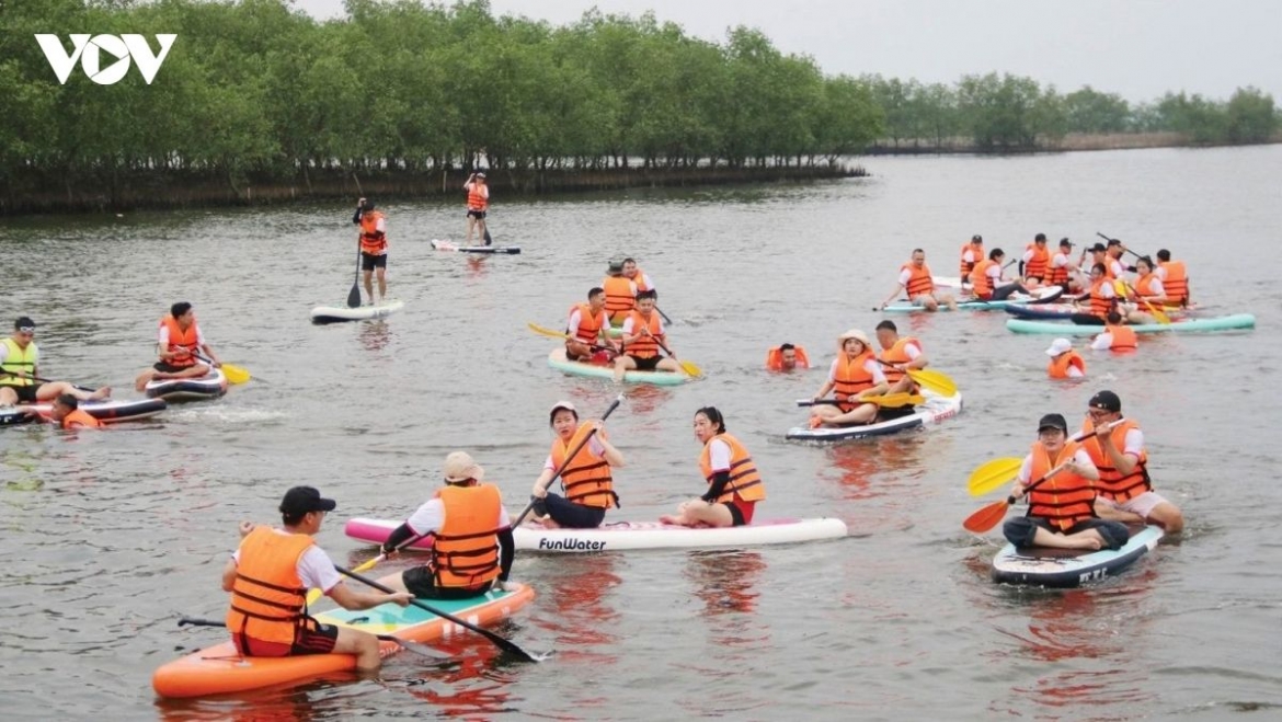 Visitors enjoy stand-up paddleboarding on Tam Giang Lagoon in Hue during the National Day holiday, exploring one of Southeast Asia’s largest lagoons