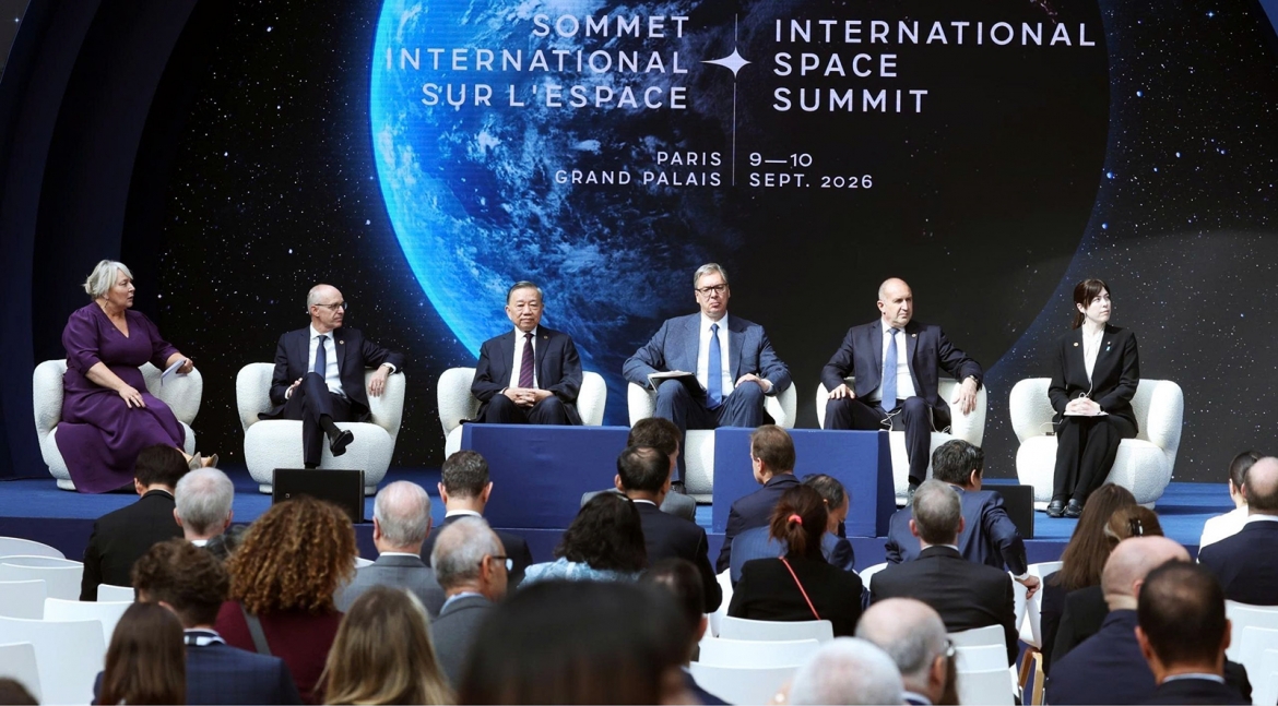 Top Vietnamese leader To Lam (third from left) and other leaders take part in a panel discussion at the 2026 International Space Summit in Paris on September 10. (Photo: VNA)